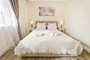 Charming French Getaway Spacious Apartment with Garden and Parking