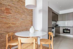 Blueground El Raval city view nr Plaça Catalunya BCN-199