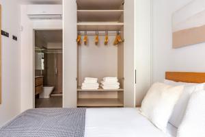 Blueground El Raval city view nr Plaça Catalunya BCN-199