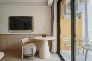 2413 Wyndham Gardens Elegant Studio Forrest View