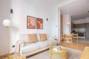 Blueground El Raval city view nr La Rambla BCN-190