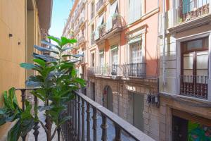 Blueground El Raval city view nr La Rambla BCN-190