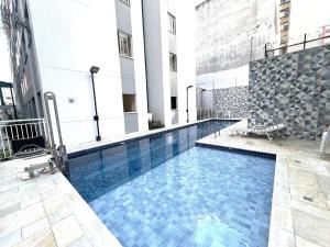 Apartamento moderno com piscina e academia