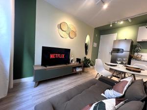 Apartamento moderno com piscina e academia