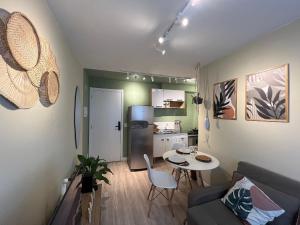 Apartamento moderno com piscina e academia