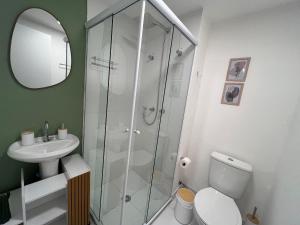 Apartamento moderno com piscina e academia