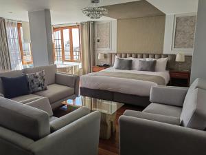 Hotel Fundador by Robles