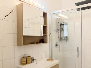 Spacious 2 Bedroom Apartment for 3 Guests 5 Min Walk to Bari Station