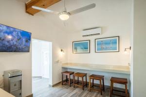 Casita Walk to Surf and Town