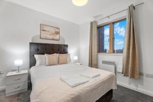 STYLISH RETREAT- 2 bed city centre apartment