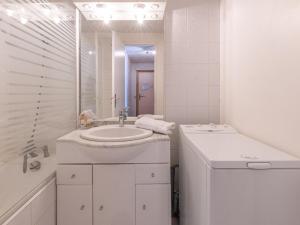 Appartement aux pieds des pistes avec balcon, WiFi et équipements modernes - FR-1-694-160