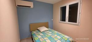 EMBRUN Appartement climatisé cosy 2 chambres au 1er étage pour 4 personnes au Barcarès