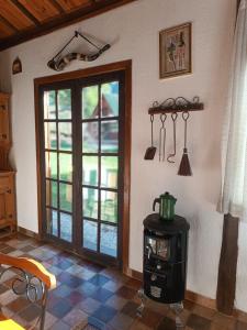 Casa da cachoeira, Hidro,lareira,lago, riacho e fogo de chão