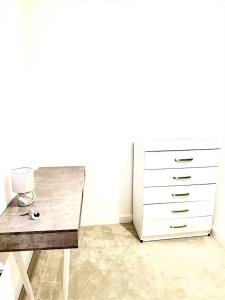 3BDR House By Amara Apartments Short Lets & Serviced Accommodation Coventry With Free Parking & WiFi