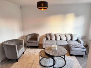 3BDR House By Amara Apartments Short Lets & Serviced Accommodation Coventry With Free Parking & WiFi