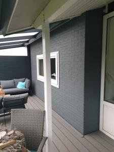 Strandnahes Ferienhaus mit Wintergarten grosser uneinsehbarer Garten