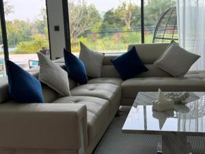 The Sunshine Beach Family Suite with Pool