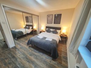 Free parking urban 2BR apartment