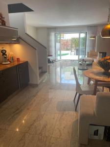 Wohlfühlhaus mit Jacuzzi, Fitness, Infrarotkabine, Kamin, Piano, tolle Lage