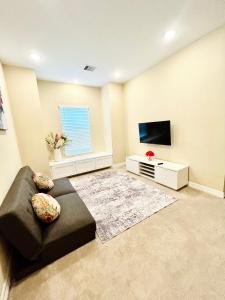 Family Spacious New Cozy 5BR House in Asian Town