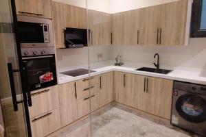 Elegant 3BR Apartment with Private Cinema NZL269