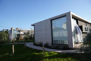 Refugio nuevo y moderno en Acantilados