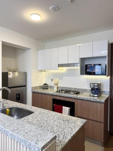 Saúco, 2103 Entire Apartment, Central and Modern