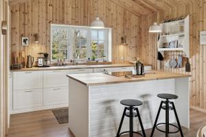 Modernized Holiday Home 800 Meter From The Beach