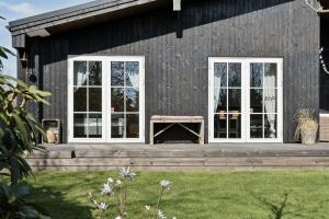 Modernized Holiday Home 800 Meter From The Beach