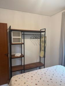 Apartamento térreo, 2 quartos á 300 mts da praia