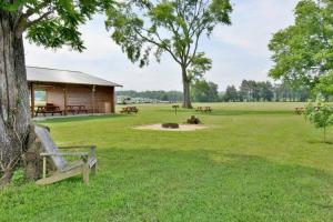 Outdoor Dining • BBQ Grill • Fire Pit • Park Views