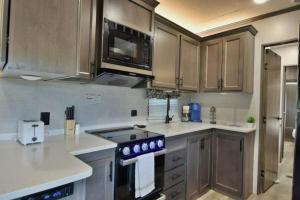 Outdoor Dining • BBQ Grill • Fire Pit • Park Views