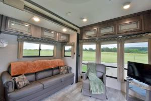 Outdoor Dining • BBQ Grill • Fire Pit • Park Views