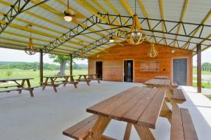 Lakeside Fire Pit • Grill • Games • Picnic Space