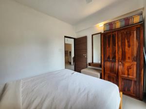 Cozy 1BHK Apartment in Candolim with Pool, WiFi & Balcony perfect for Workations and Holidays