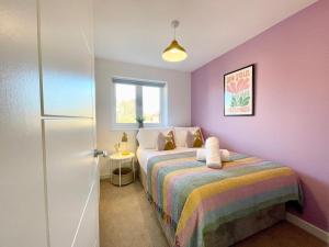 Brand NEW Stylish & Chic House - 2 Parking Spaces - Garden - Fast Wi-Fi - Close to M5