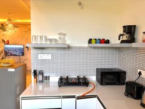 Bright Boho Studio Near Candolim Beach - Modern Amenities & Work Desk