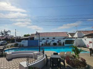 Villa cerca al malecón de Salinas para 10 personas