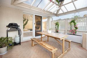 Modern Coastal Escape Walk to Scarborough & Brighton Beach