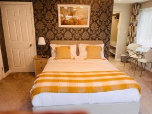 Robins Perch, Bramhall