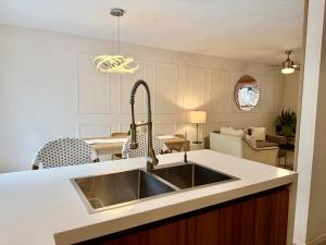 Hermosa casa en Santa Catarina, a 9 minutos del consulado,15 minutos fundidora, paseo Santa Lucía, cómoda, ubicación privilegiada, gym, equipada