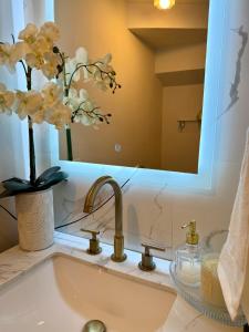 Hermosa casa en Santa Catarina, a 9 minutos del consulado,15 minutos fundidora, paseo Santa Lucía, cómoda, ubicación privilegiada, gym, equipada