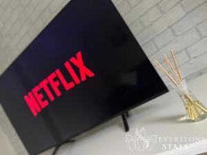 Stylish 3-Bed Home with Parking - Ideal for Long Stays