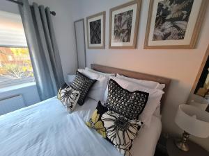 Lysaght House Groups Contractors Sleeps 5