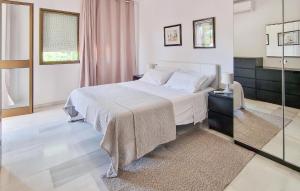 3 Bedroom Lovely Apartment In Malaga
