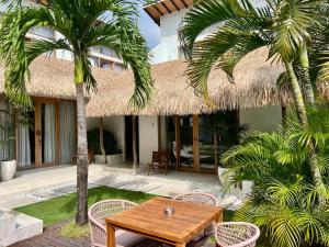 1BR Tropical Villa With Pool - Canggu - Berawa