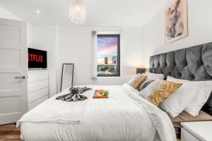 2 Bed & 2 Bath, FREE Parking - 10 Min to Brentford Stadium