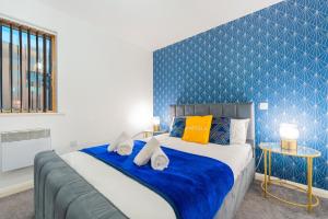 2 Bed Apt Next to O2 Academy, close walk to New Street Station & Bullring - With Parking - FREE NETFLIX - With 50 Inch Smart TV, FREE NETFLIX & WIFI - Birmingham City Centre, By 02 Academy, Cube & Mailbox