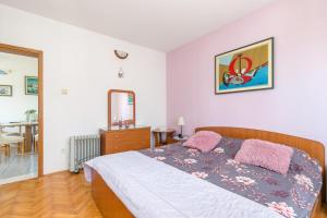 Apartments by the sea Kastel Stari, Kastela - 19465