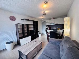 Studio lumineux aux 2 Alpes, balcon sud, parking - FR-1-546-64